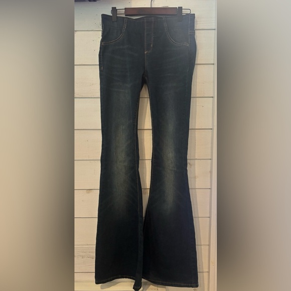 Free People Dark Blue Flare Jeans Pull on denim 27 waist - Picture 12 of 15